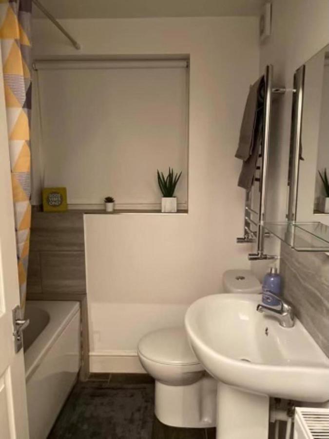 Spacious Four Bedroom Home 3 Bathrooms - كوفنتري المظهر الخارجي الصورة