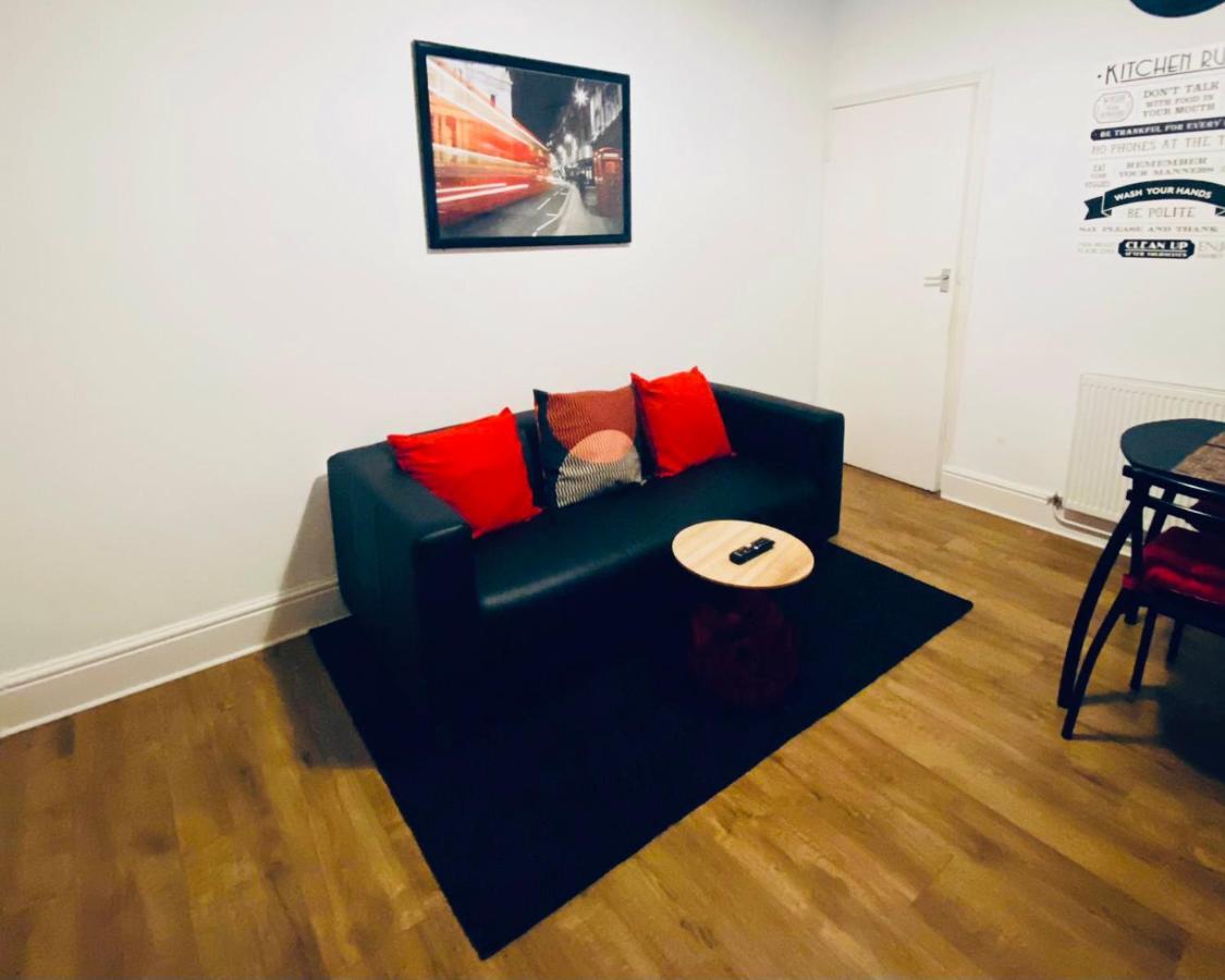 Spacious Four Bedroom Home 3 Bathrooms - كوفنتري المظهر الخارجي الصورة