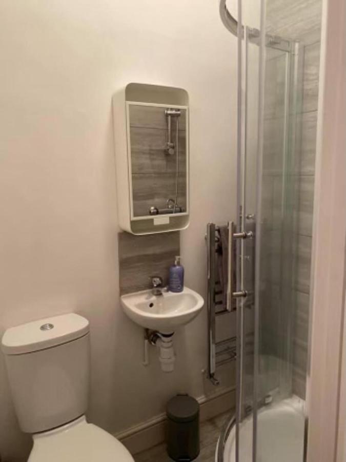 Spacious Four Bedroom Home 3 Bathrooms - كوفنتري المظهر الخارجي الصورة