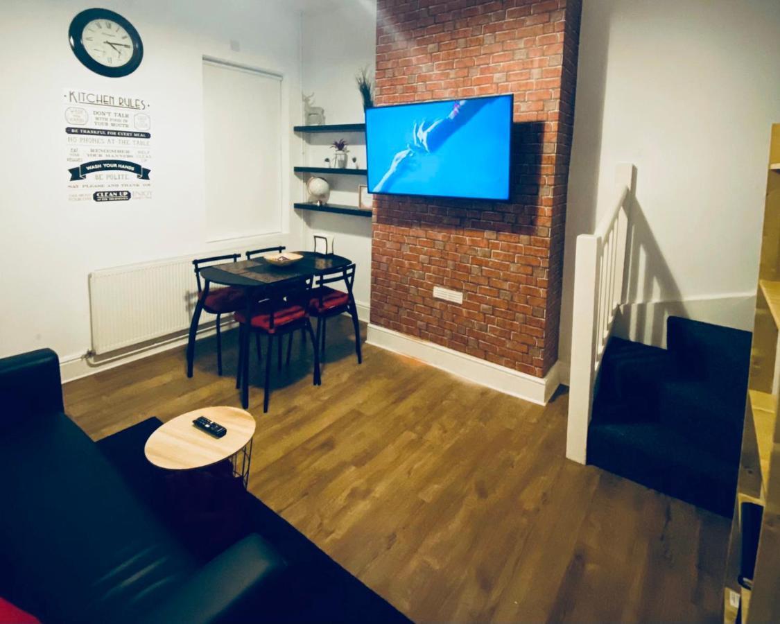Spacious Four Bedroom Home 3 Bathrooms - كوفنتري المظهر الخارجي الصورة