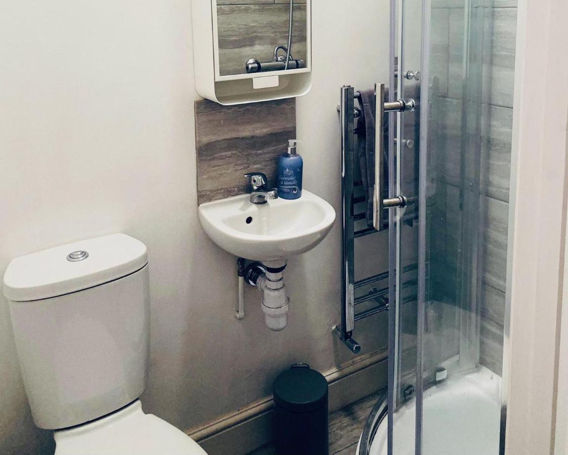 Spacious Four Bedroom Home 3 Bathrooms - كوفنتري المظهر الخارجي الصورة